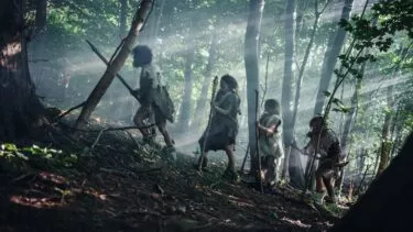 Forhistoriske jægere-samlere i en skov
