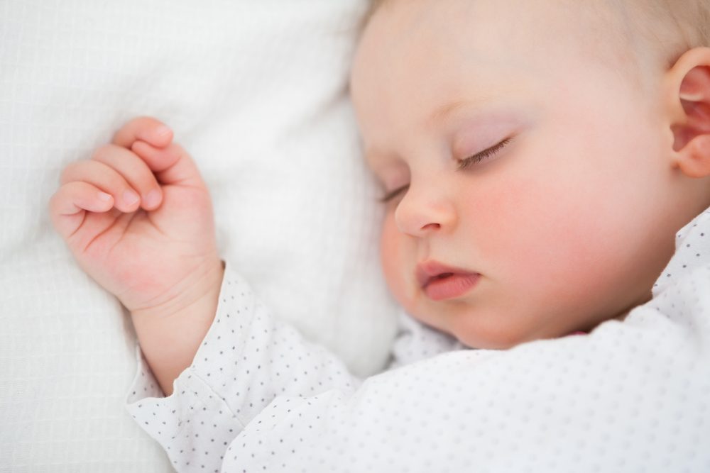Billede af en baby, der sover.