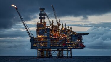 En boreplatform tidligt på morgenen