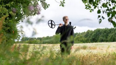 Gustav Bruunsgaard med metaldetektor