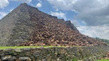 Pyramidens sydlige væg, der er kollapset