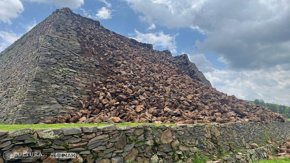 Pyramidens sydlige væg, der er kollapset