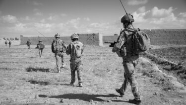 Soldater på patrulje i Helmand-provinsen i Afghanistan