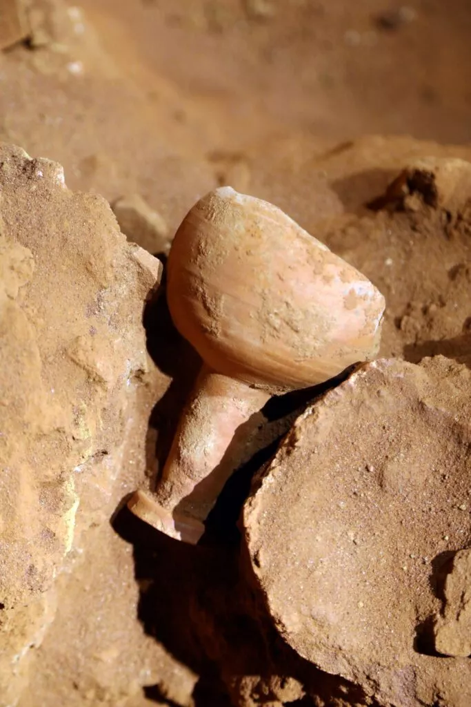 Et keramisk bæger, der ligner den hellige gral fra Indiana Jones