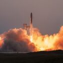 Løfteraket Super Heavy Booster affyres fra Boca Chica i Texas