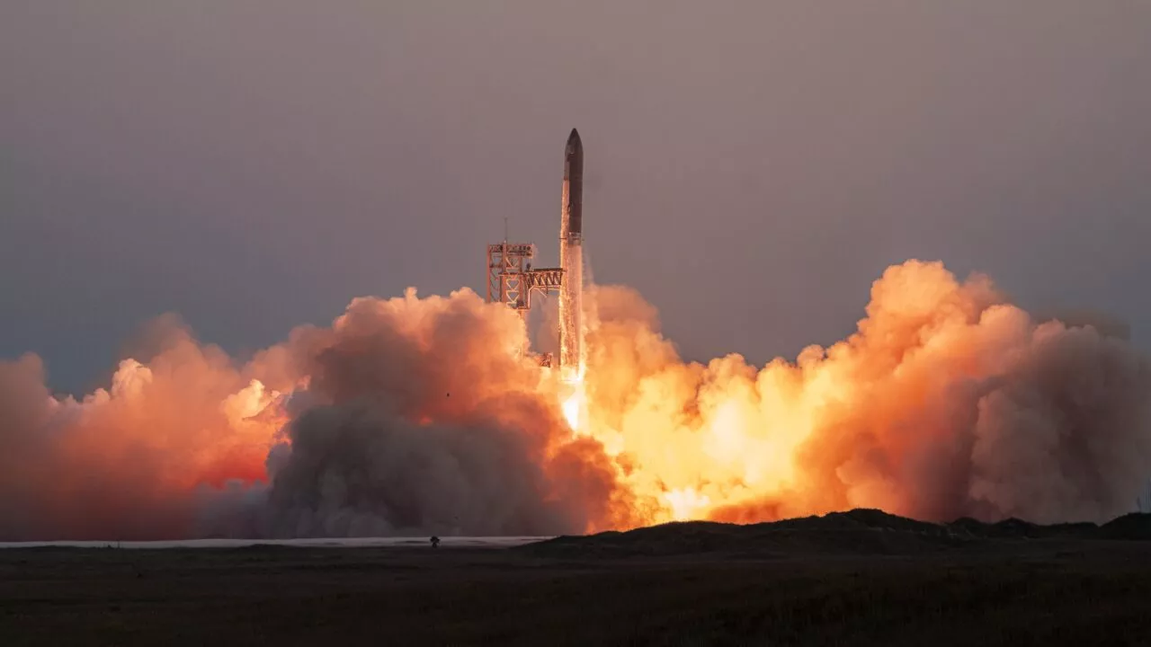 Løfteraket Super Heavy Booster affyres fra Boca Chica i Texas