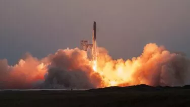 Løfteraket Super Heavy Booster affyres fra Boca Chica i Texas