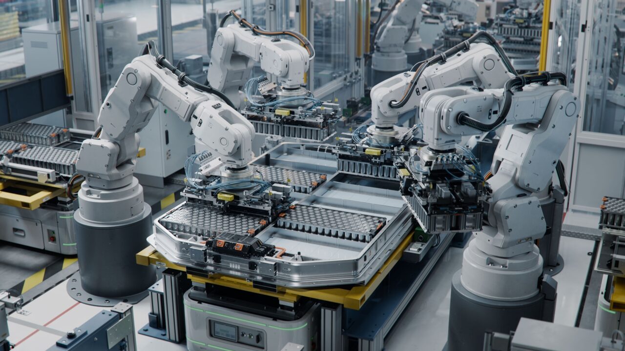 Et lithium-ion-batteri bliver produceret på en fabrik