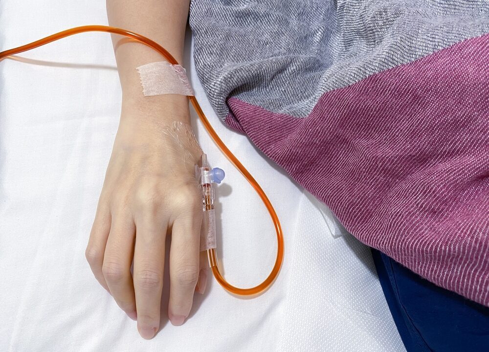 Patient får en intravenøs jerntransfusion