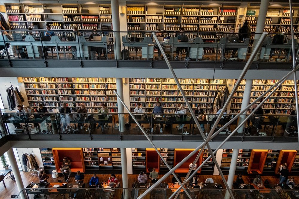 CBS-studerende på biblioteket