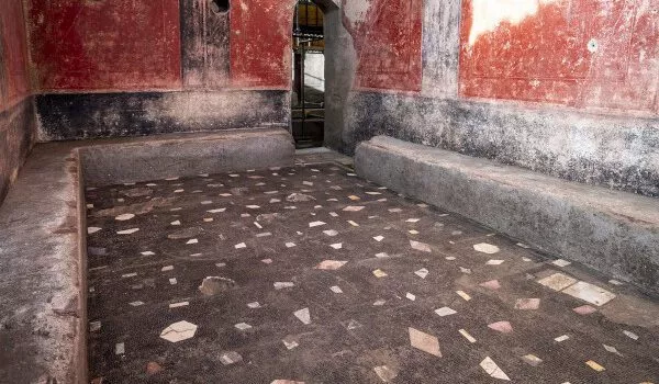 Badehuset i Pompeji og dets røde vægge