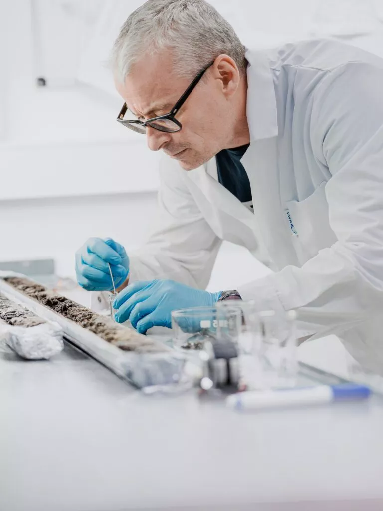 Eske Willerslev i laboratorium