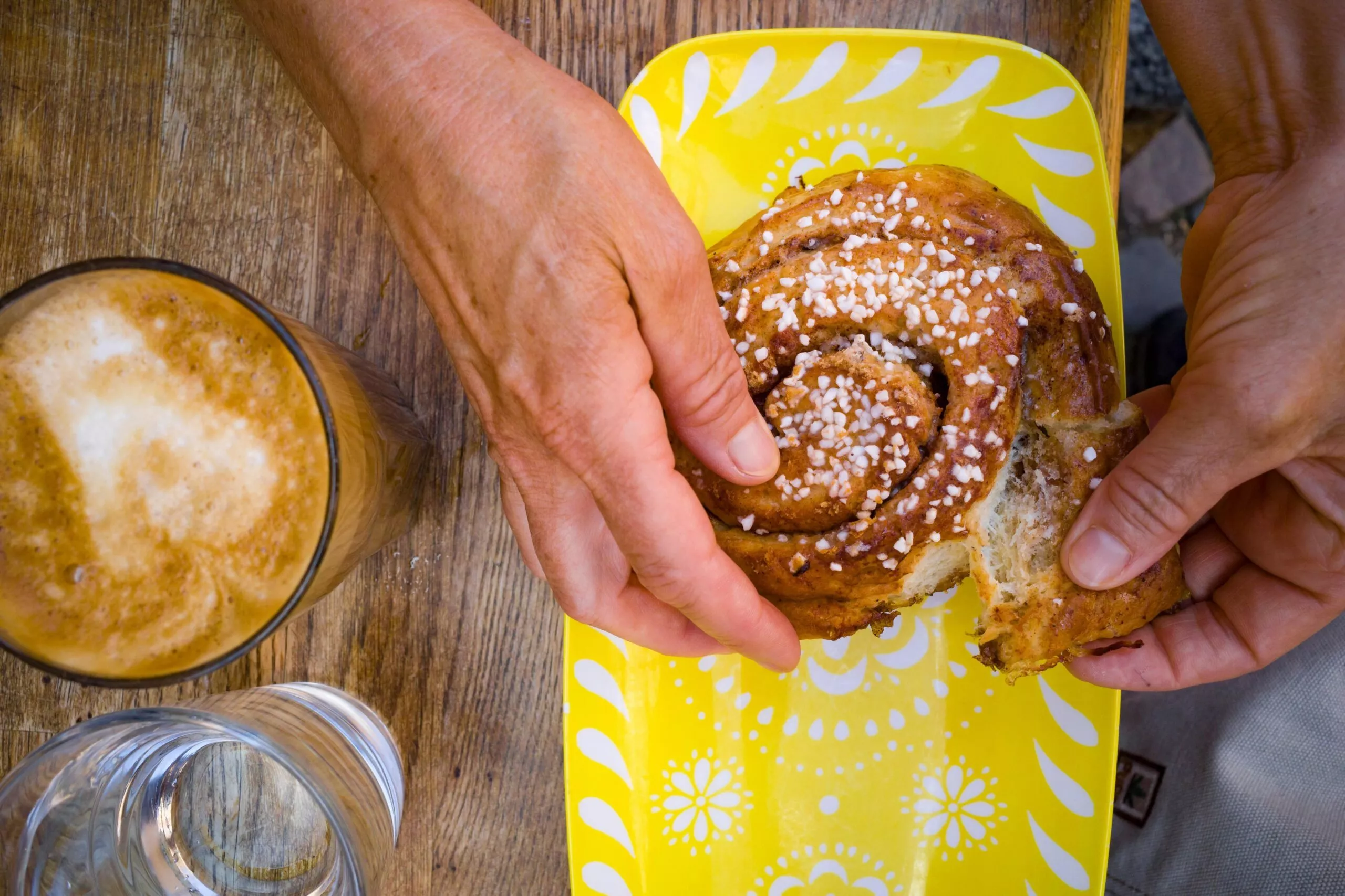 Fika. Pause med kage og kaffe.