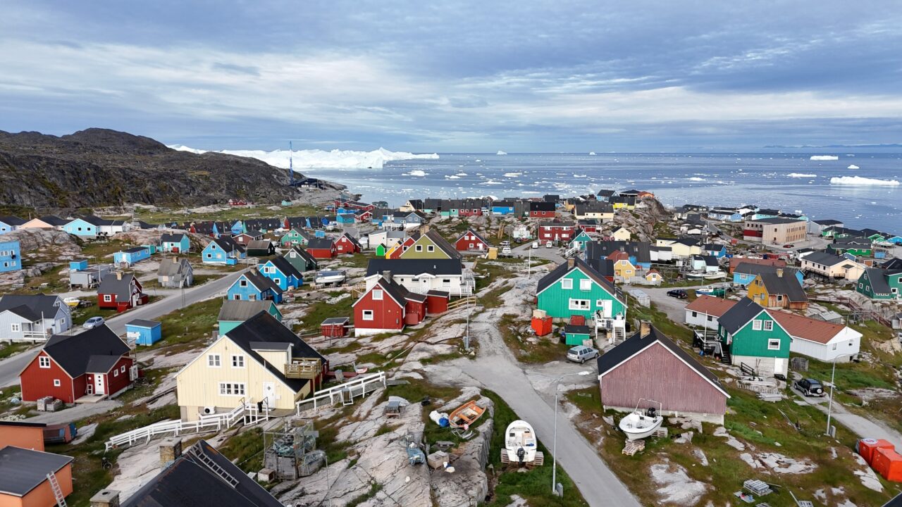 Foto af bygd i Grønland