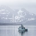 Inspektionsfartøjet HDMS Ejnar Mikkelsen patruljerer i farvandene omkring Grønland