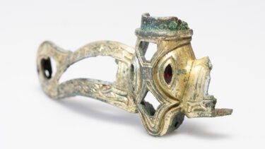 Et hjelmfragment fra Lejre