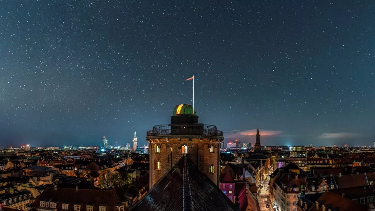 Rundetårn i nattehimlen