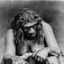 En tegning af en neandertalerkvinde