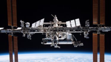 Den Internationale Rumstation set fra Crew Dragon Endeavour