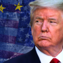 Trump skuler foran EU's og det amerikanske flag