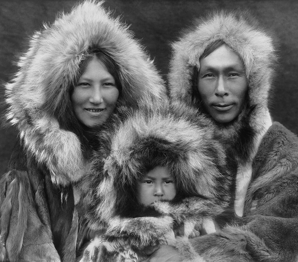 Et billede af en inuit-familia i 1929
