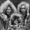 Et billede af en inuit-familia i 1929