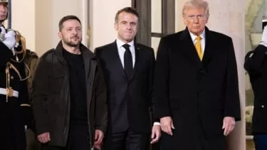 Trump, Zelenskyj og Trump ved siden af hinanden til møde i Paris