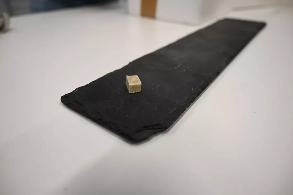Et stykke af den fremstillede foie gras.