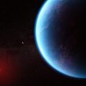 Exoplaneten K2-18b ved siden af sin røde dværgstjerne K2-18.