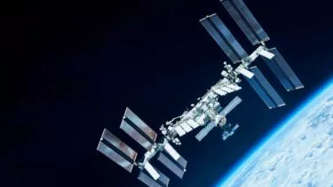 Er den internationale rumstation (ISS) ved at blive for gammel? (Illustration med brug af billeder fra NASA: Shutterstock)
