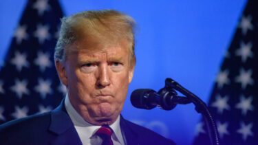 Trump med snerpet mund