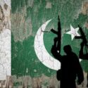 Pakistans flag malet på mur.
