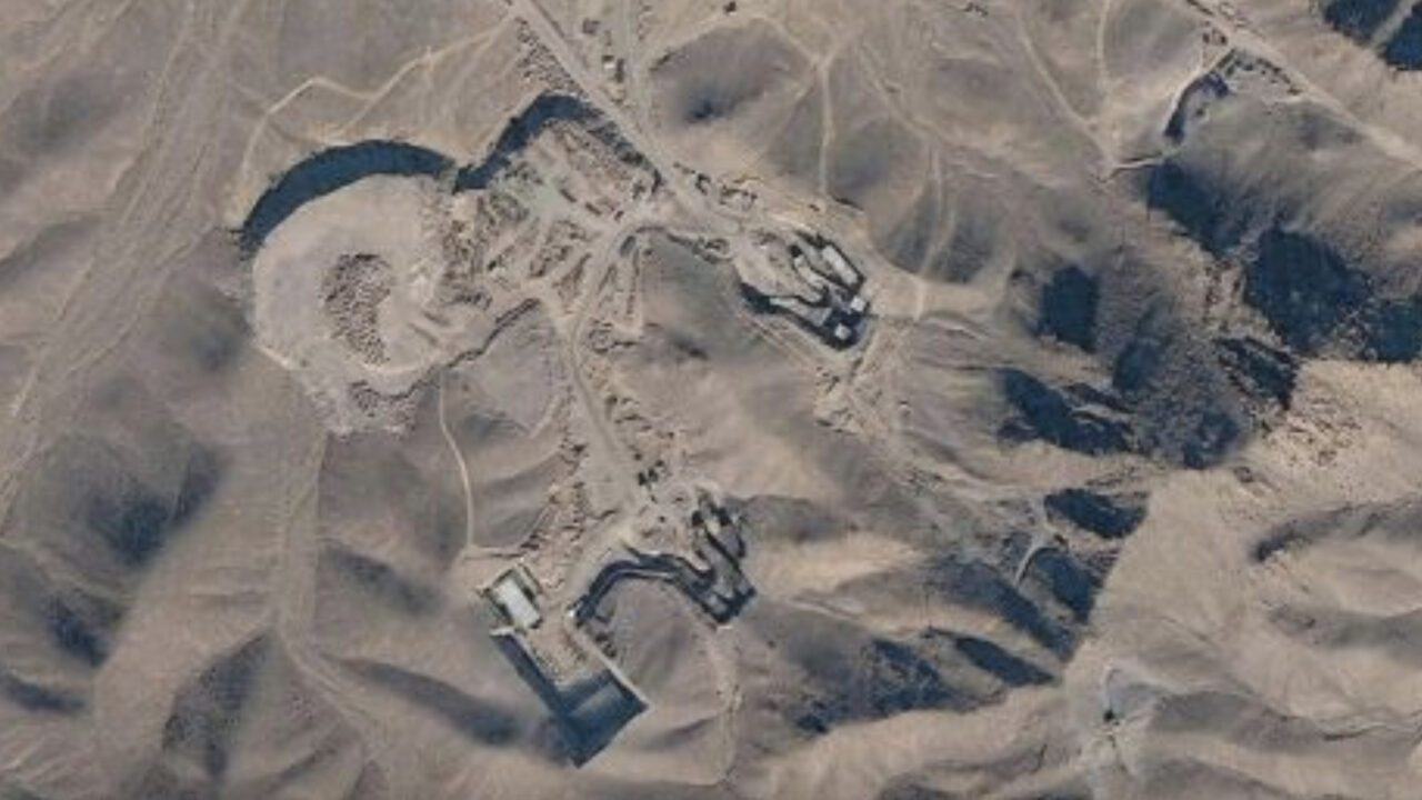 Satellitfoto af Fordow-anlægget i Iran, hvor man beriger uran.