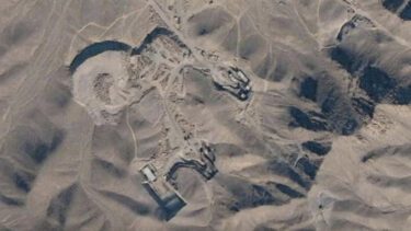 Satellitfoto af Fordow-anlægget i Iran, hvor man beriger uran.