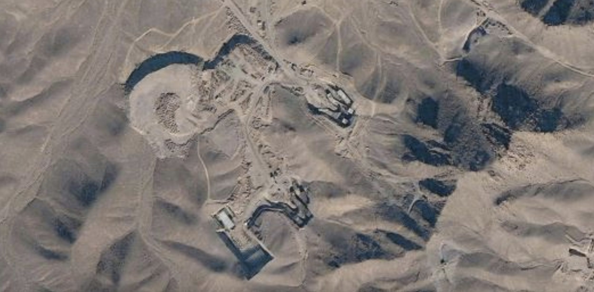 Satellitfoto af Fordow-anlægget i Iran, hvor man beriger uran.