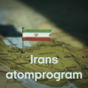Et lille iransk flag markerer et sted på et kort over Iran med ordene 