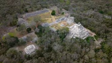 Den mayanske byruin Edzna i Campeche, Mexico