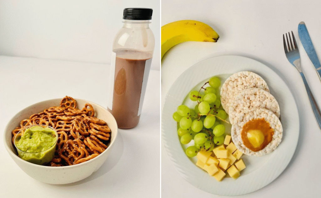 Til venstre står en skål saltkringler med guacamole og en flaske chokolademælk; til højre står en tallerken med grønne vindruer, osteterninger, riskager med nøddesmør og en banan, og ved siden af ligger en gaffel og en kniv.