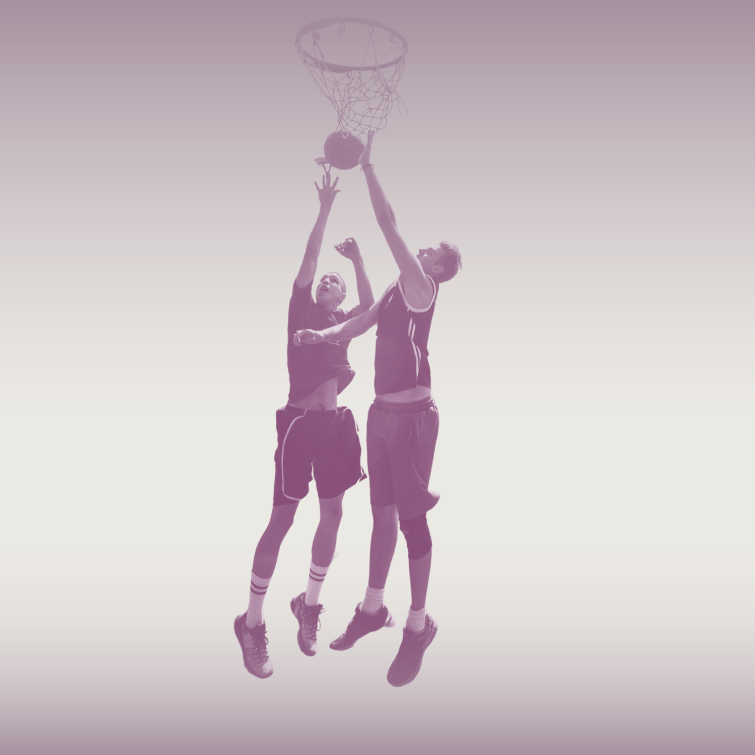To basketballspillere hopper op i luften, mens de rækker ud efter bolden nær kurven, og begge strækker armene opad. Baggrunden er en gradient fra lyslilla til hvid.
