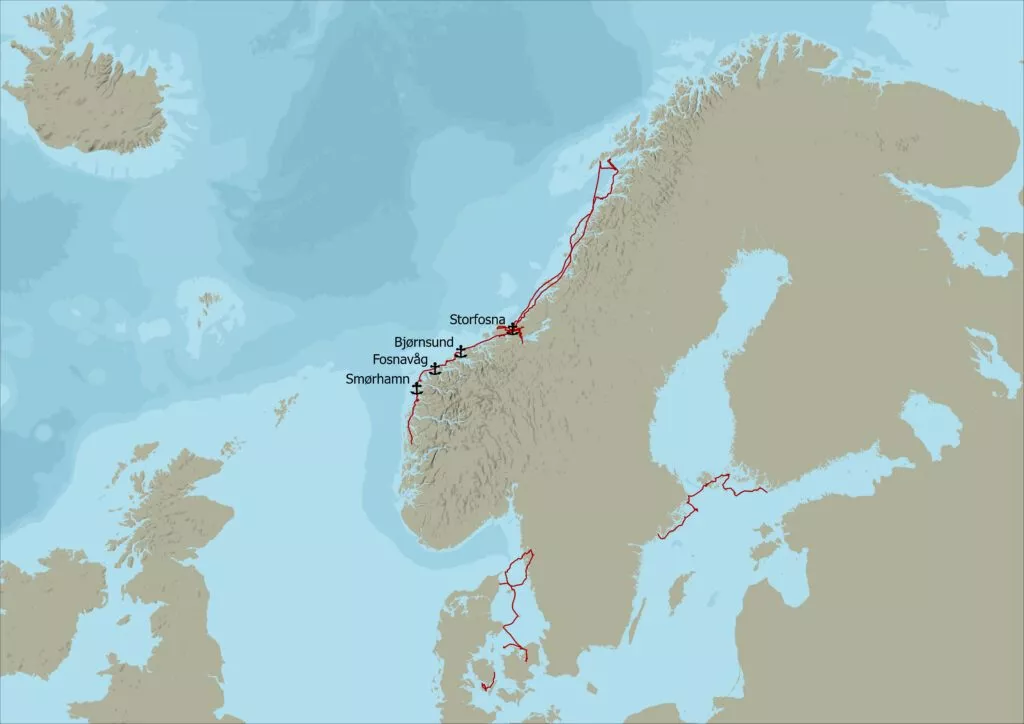 Kort, der viser dele af Norge og de omkringliggende regioner, med store fjorde og kystområder som Storfjorsa, Bjørnsund, Fosnavå og Småhamn markeret i det centrale og nordlige Norge.
