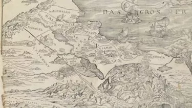Gammelt kort, der viser det gamle Israel med indtegnede stammer, illustrerede bjerge, floder og skibe på havet. Inspireret af Lucas Cranach den Ældres kort over Det Hellige Land i Christopher Froschauers Det Gamle Testamente.