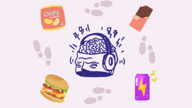 Illustration af en frustreret hjerne inde i et hoved, omgivet af chips, chokolade, sodavand og en burger, med fodspor, der fører hen til disse snacks.