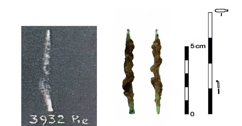 Tre billeder af en gammel, snoet metalgenstand: et sort-hvidt røntgenbillede, et farvefoto, der viser to udsnit af den korroderede genstand, og en skala med centimeterangivelser fra 0 til 5 cm som størrelsesreference.