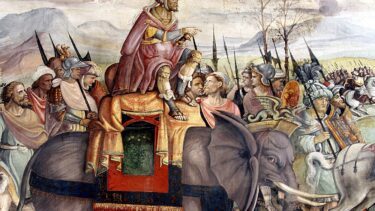 Et historisk maleri, der viser en kongelig figur i udsmykkede klæder, der rider på en elefant, omgivet af soldater i rustning og hjelm, med bjerge og træer i baggrunden.