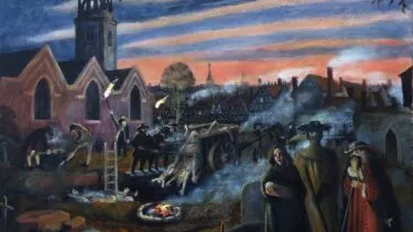 En mørk, dyster scene skildrer den store pest i 1665: Maskerede figurer, døde kroppe og sørgende fylder en kirkegård nær en kirke ved solnedgang, og røgen stiger op, mens vogne samler de døde op blandt omstrejfende dyr.