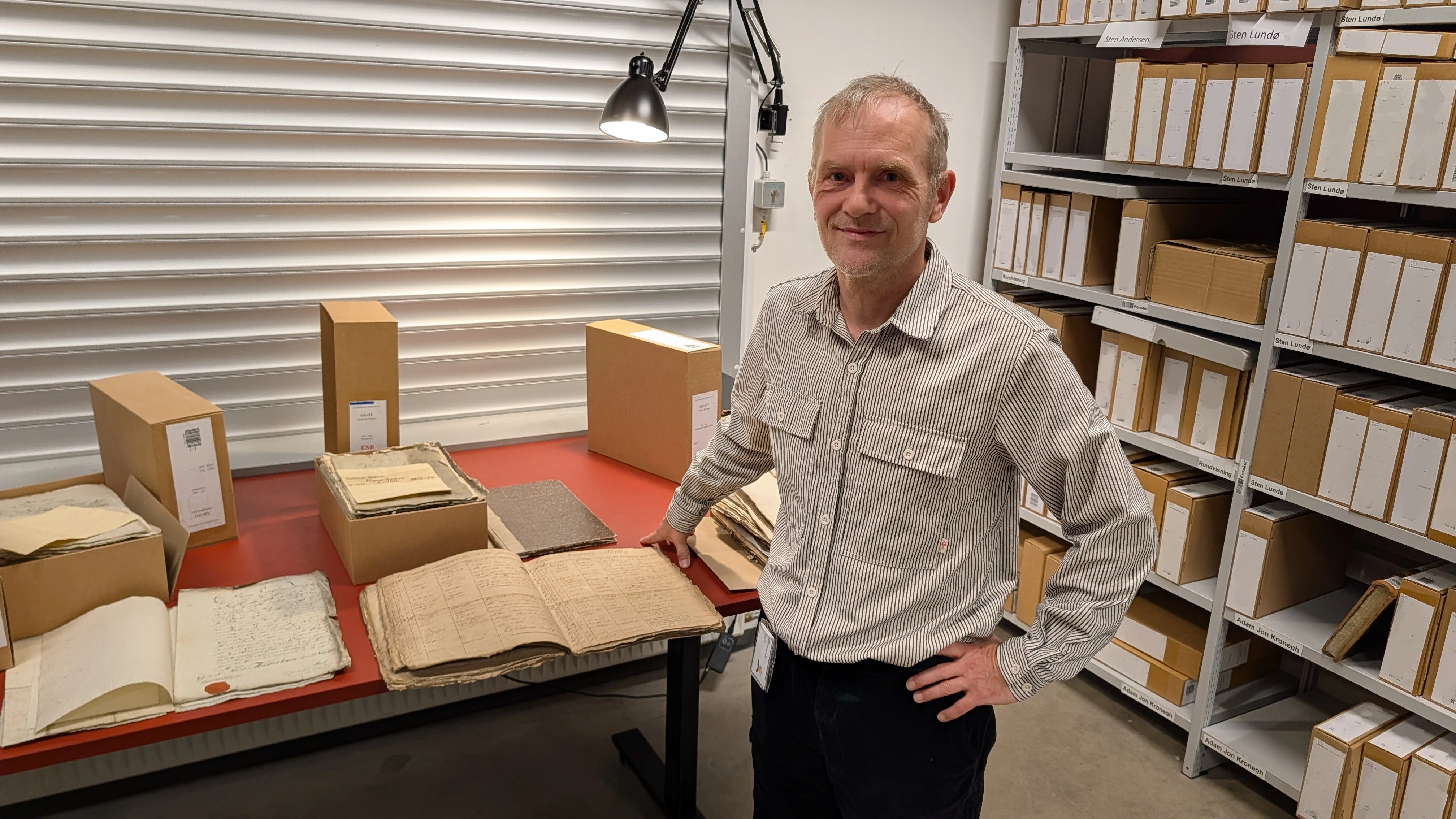 200 år gamle journaler afslører danske 'sørøvere': "6 mænd kom om bord med pistoler og sabler"
'Pirater' i kongens tjeneste
'For The King of Denmark!'
Én ulykke kommer sjældent alene
En interessant tilføjelse
Detaljerne stemmer
Flere opdagelser på vej? episode artwork